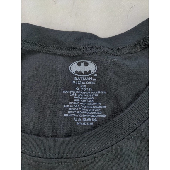 Girls Batman Costume Shirt W/ Detachable Cape Size XL 15/17 Black NWT - Picture 8 of 10